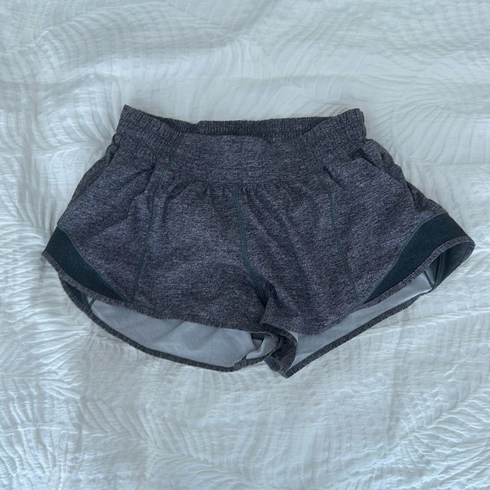 Lululemon women’s size 6, grey hotty hot low-rise lined short. 2.5”